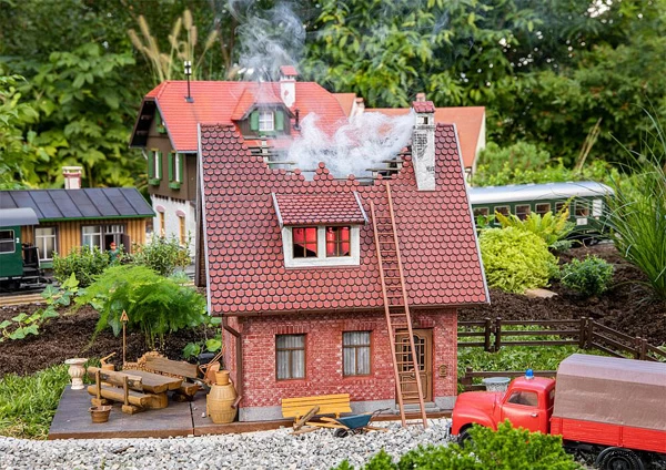 331091 Faller Pola-G Brennendes Klinkerhaus 1 331091 Faller Pola-G Brennendes Klinkerhaus